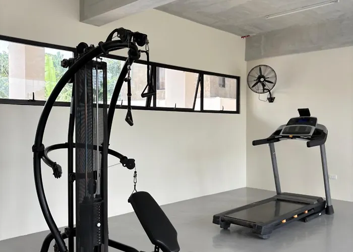 Chic With Gym And Pool Access