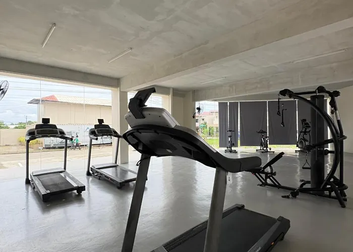 Chic With Gym And Pool Access
